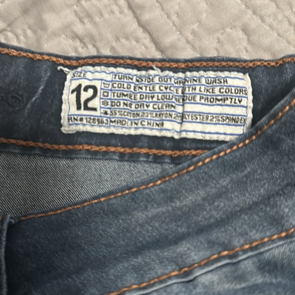 Indigo Rein Woman’s cropped cuffed jeans size 12 - Picture 2 of 5